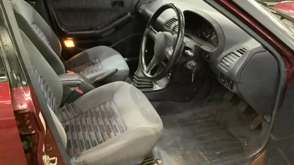 Mazda 323F front seats